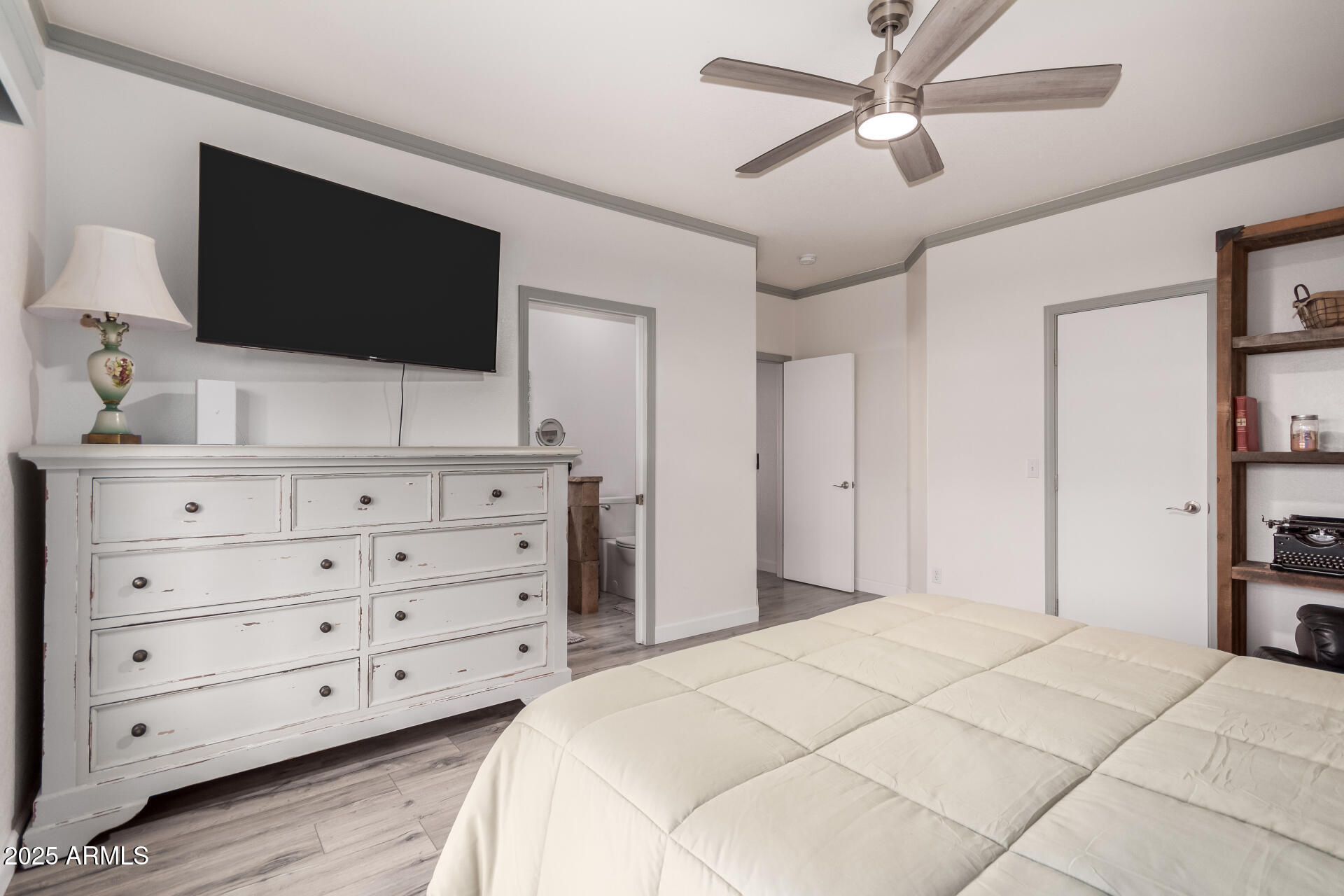 2528 E LA COSTA Drive