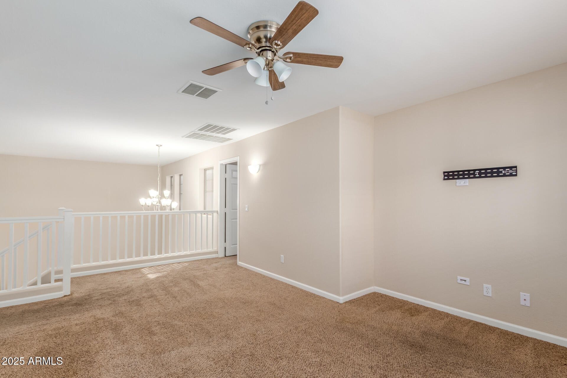 110 W YELLOW BEE Drive