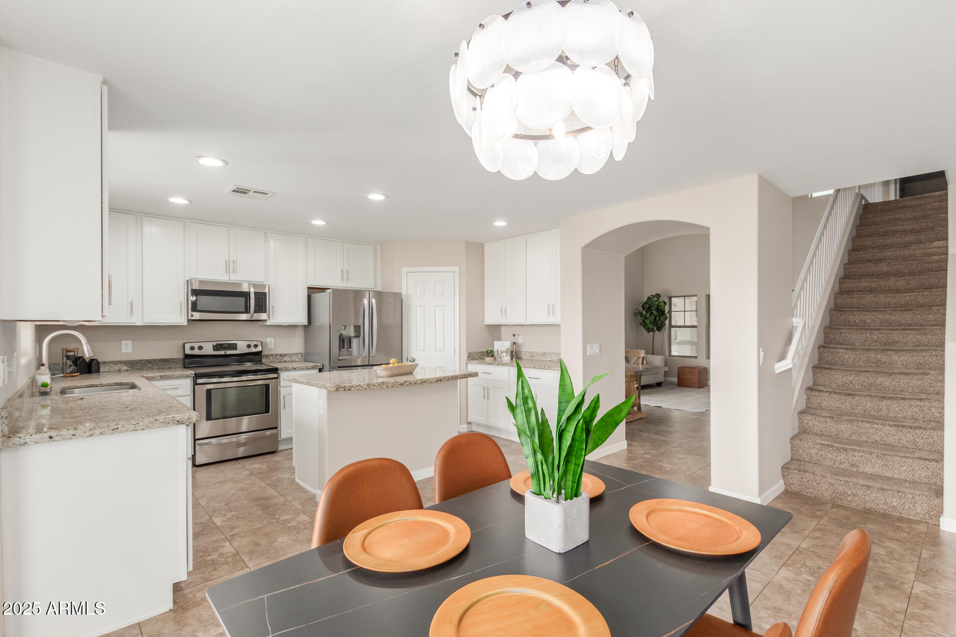 110 W YELLOW BEE Drive