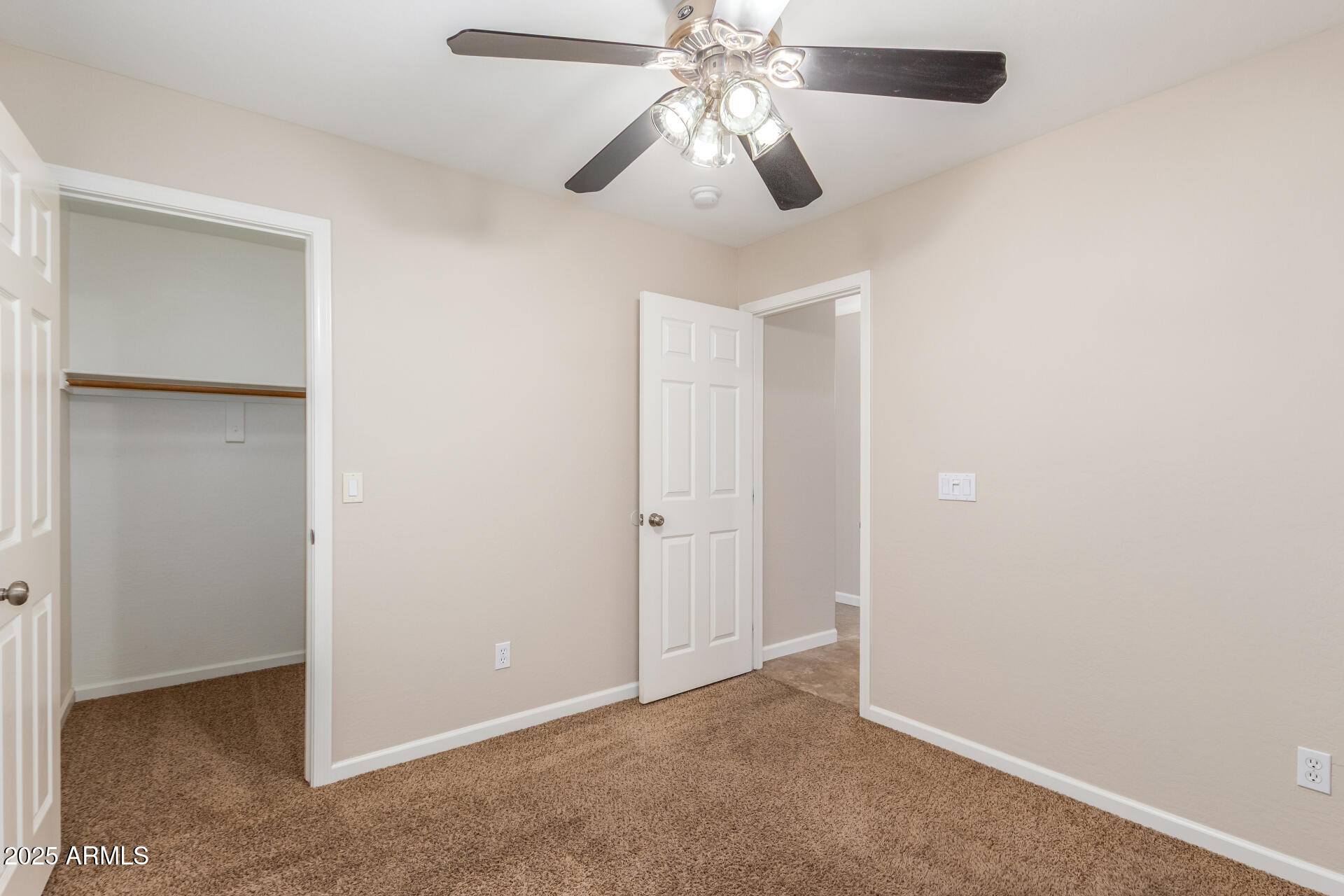 110 W YELLOW BEE Drive