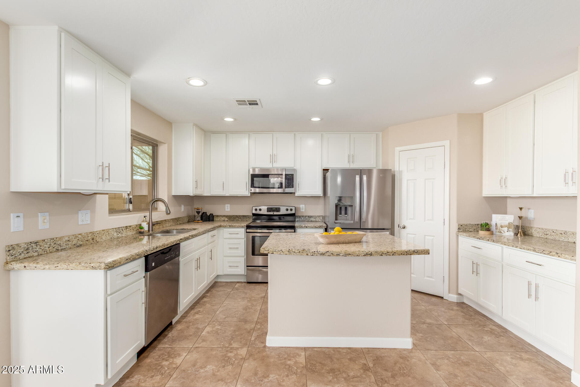 110 W YELLOW BEE Drive