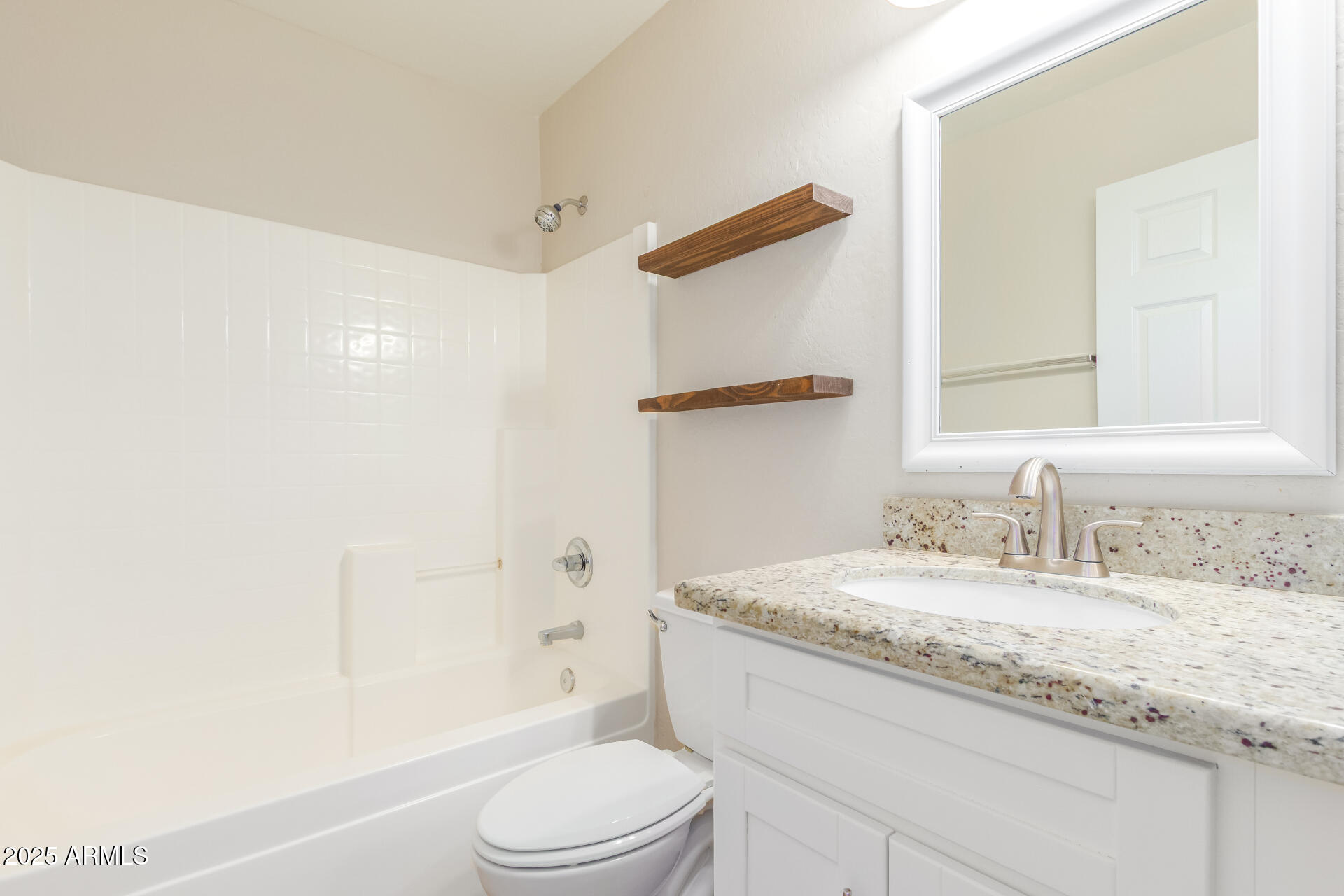 110 W YELLOW BEE Drive