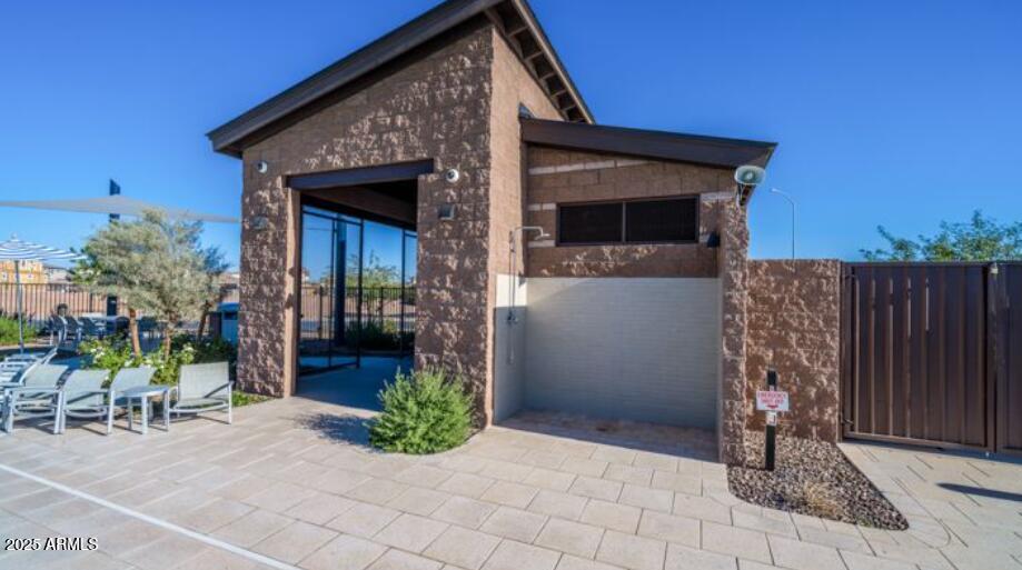 5844 S HASSETT