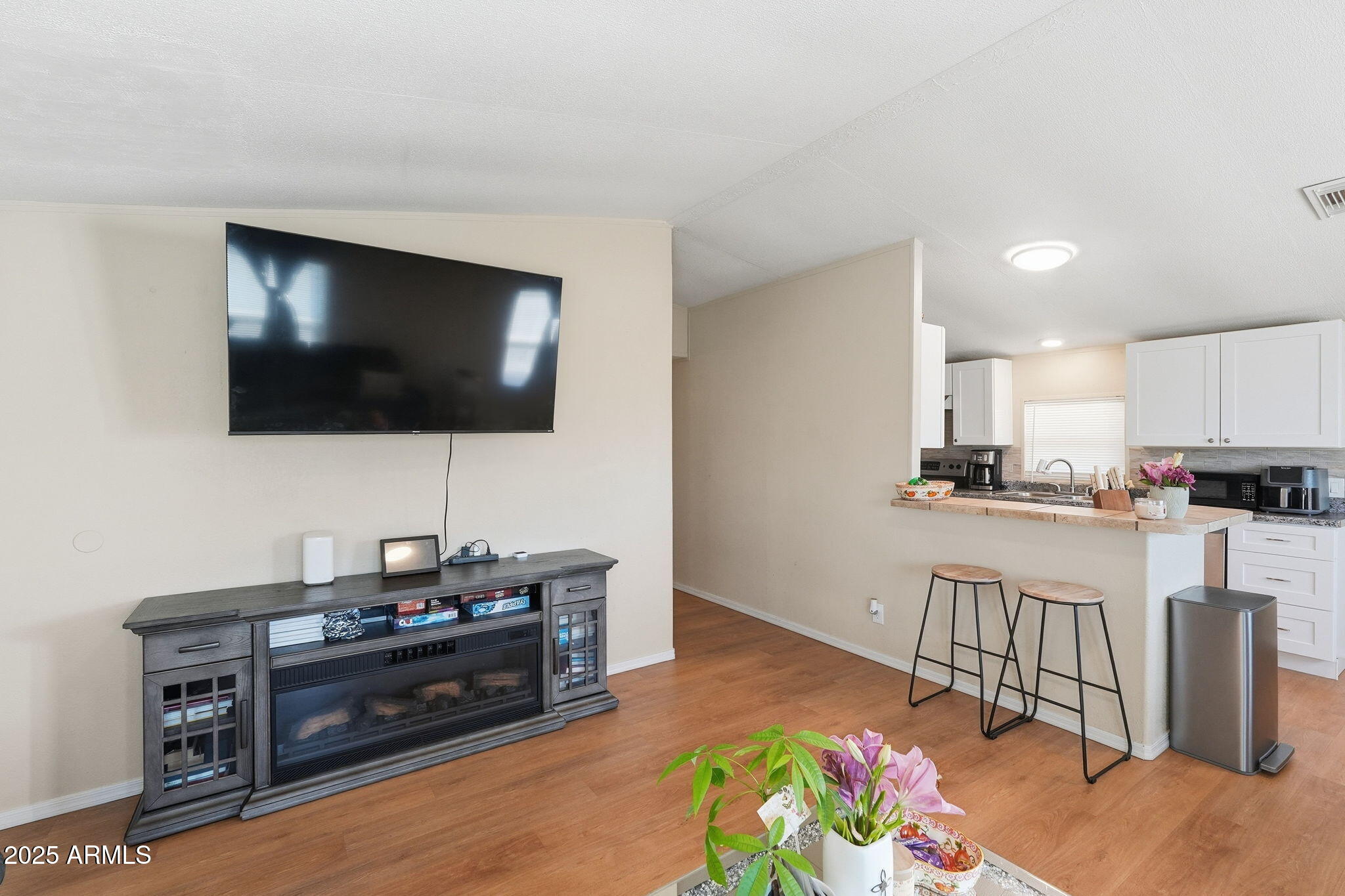 549 E MCKELLIPS Road 44