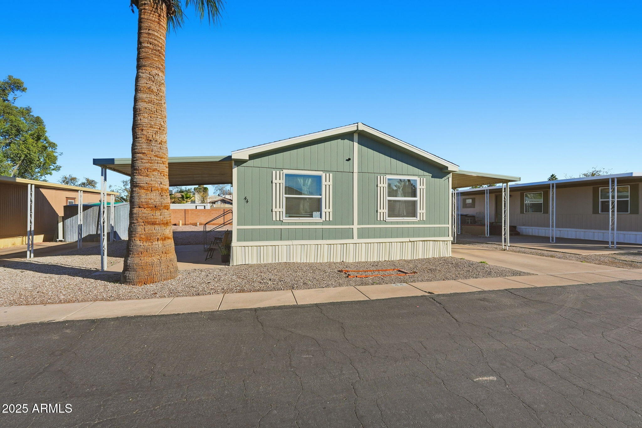 549 E MCKELLIPS Road 44