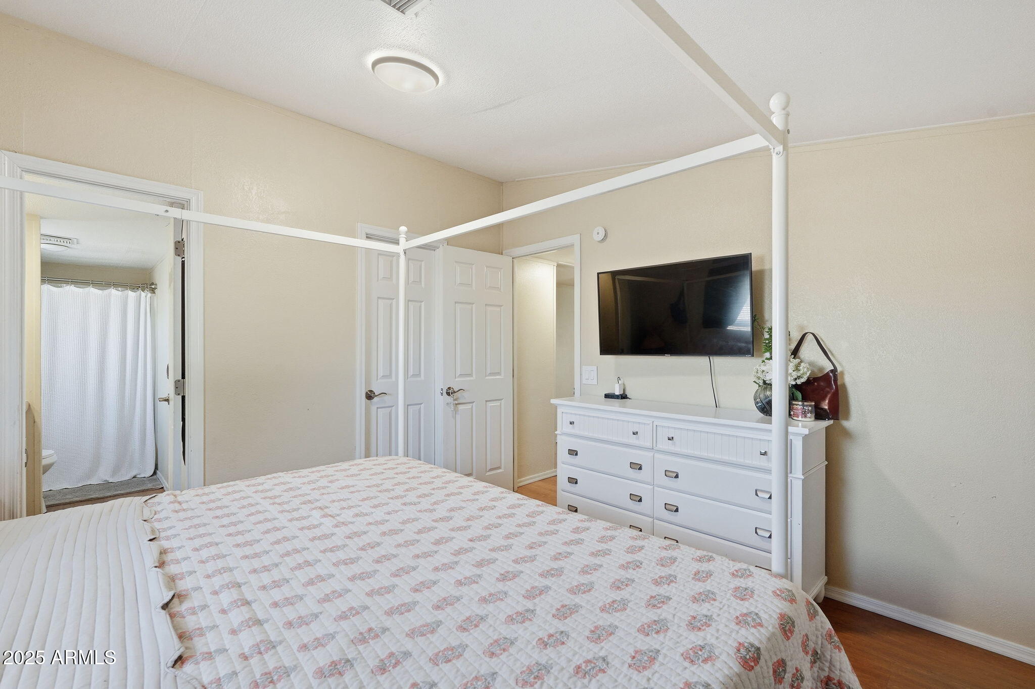 549 E MCKELLIPS Road 44