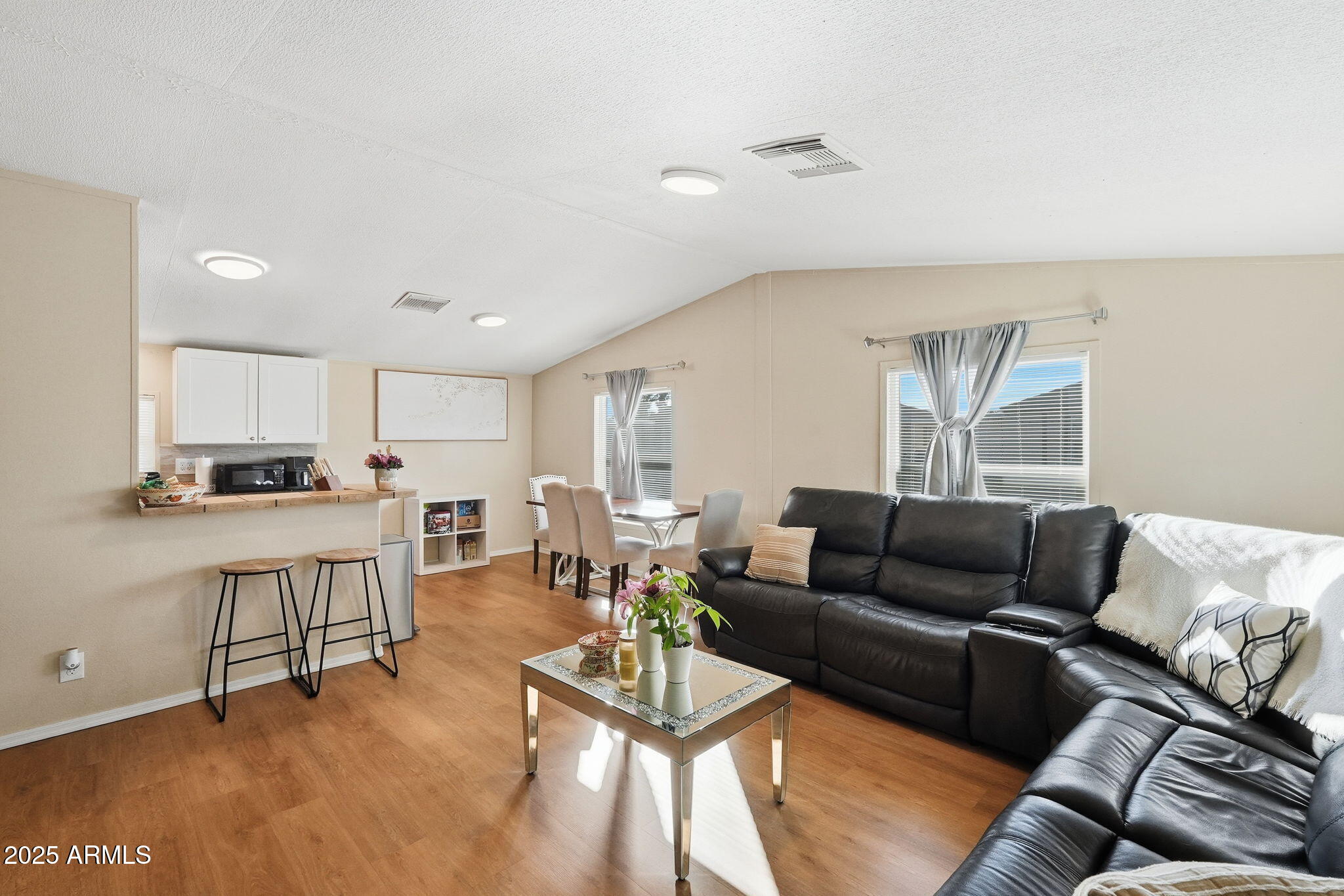 549 E MCKELLIPS Road 44