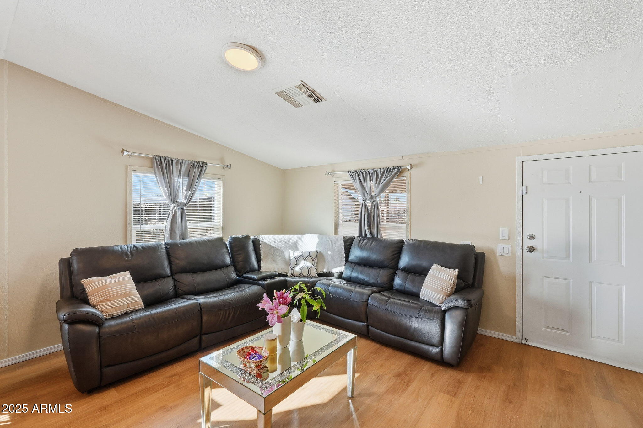 549 E MCKELLIPS Road 44