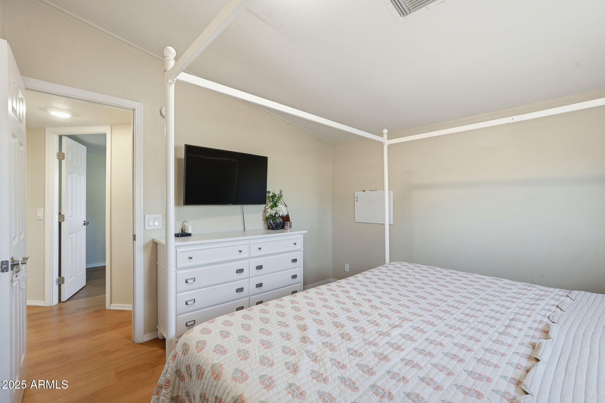 549 E MCKELLIPS Road 44