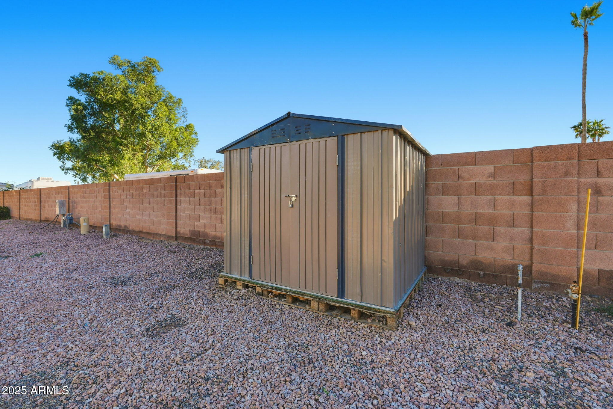 549 E MCKELLIPS Road 44