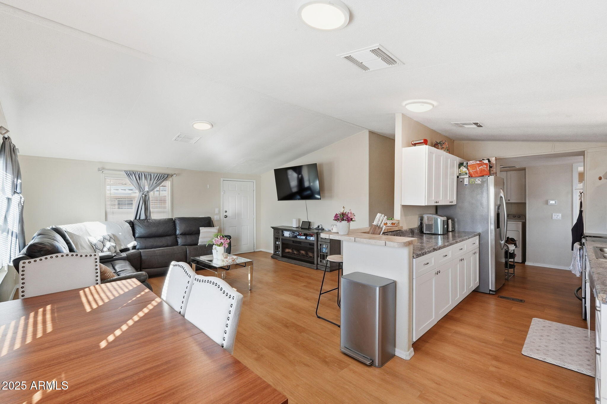 549 E MCKELLIPS Road 44