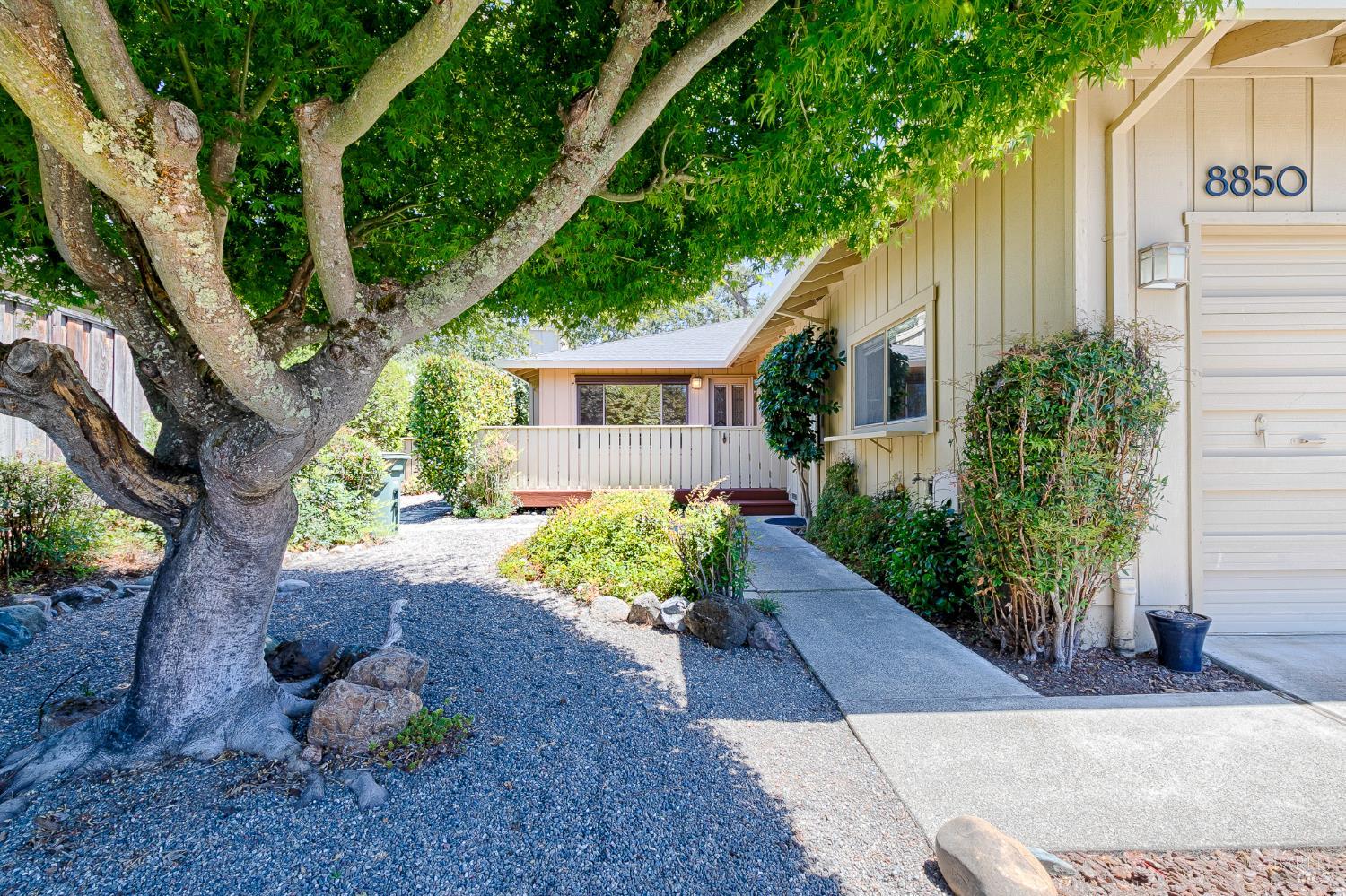 8850 Oak Trail Drive