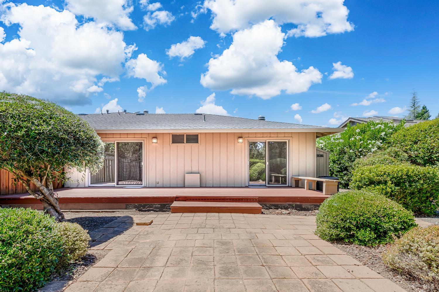 8850 Oak Trail Drive