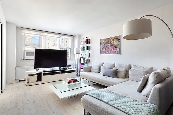 201 E 36th Street 15D