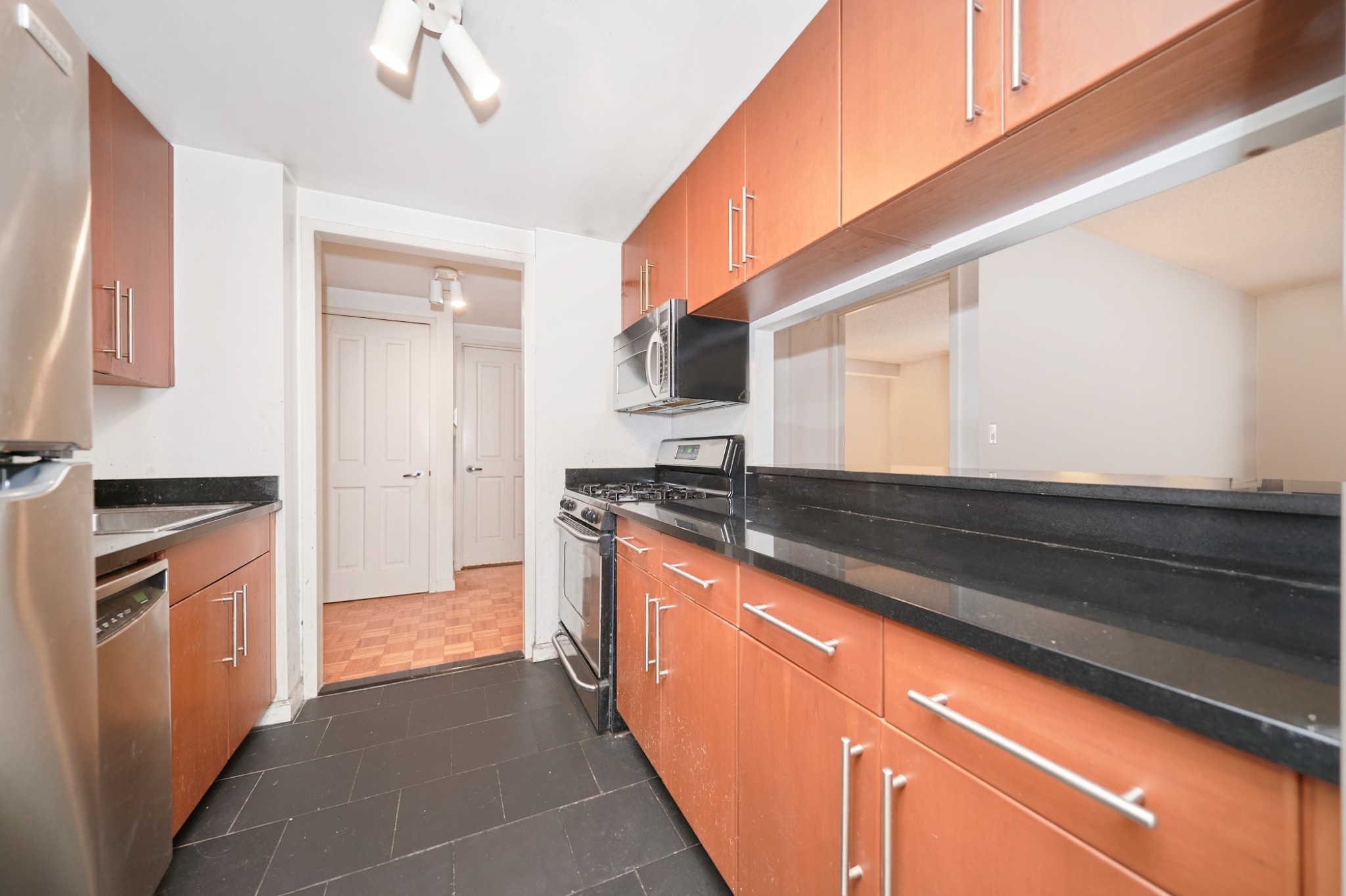 300 W 135th Street 4L