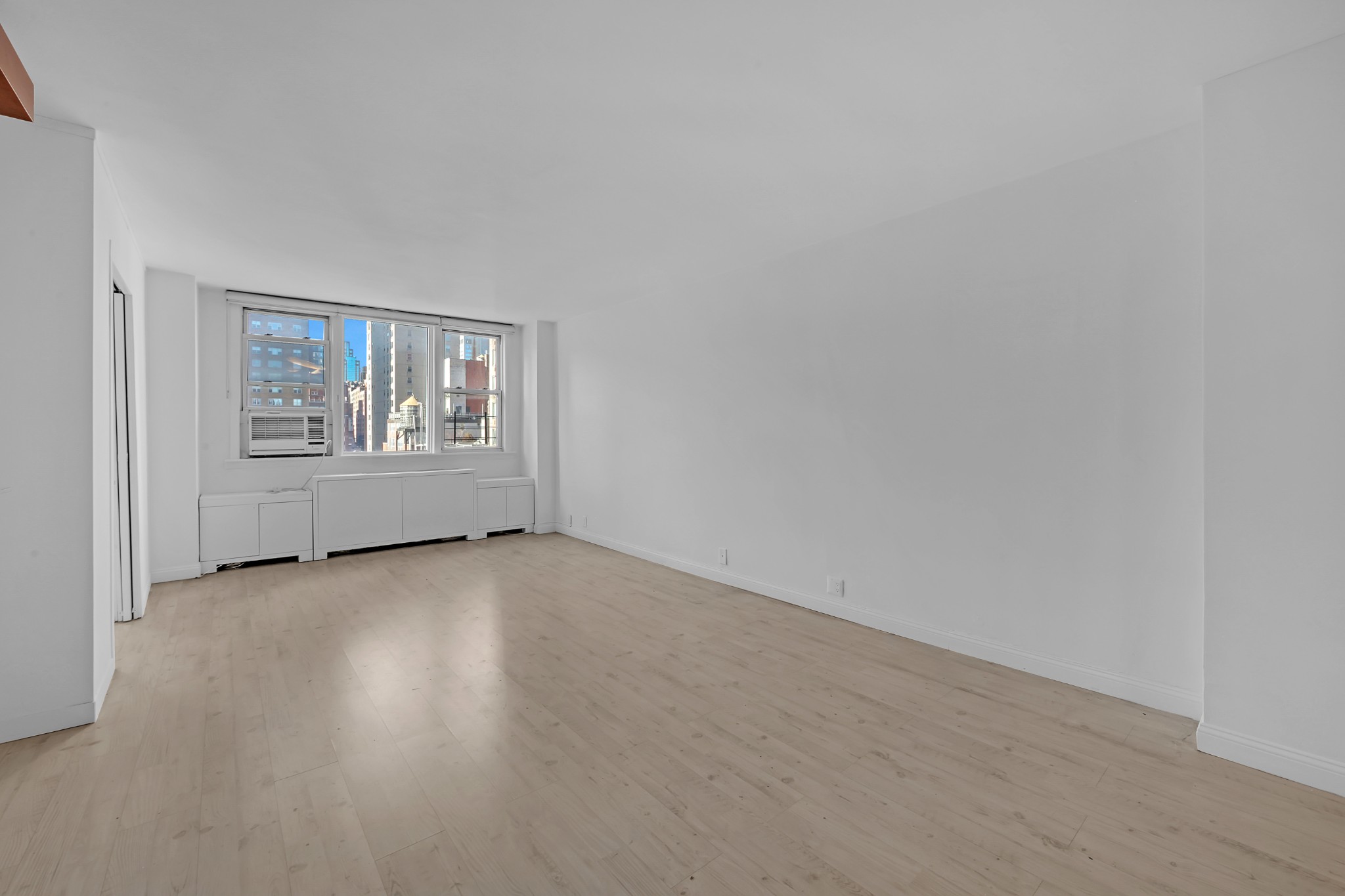 201 E 36th Street 15D