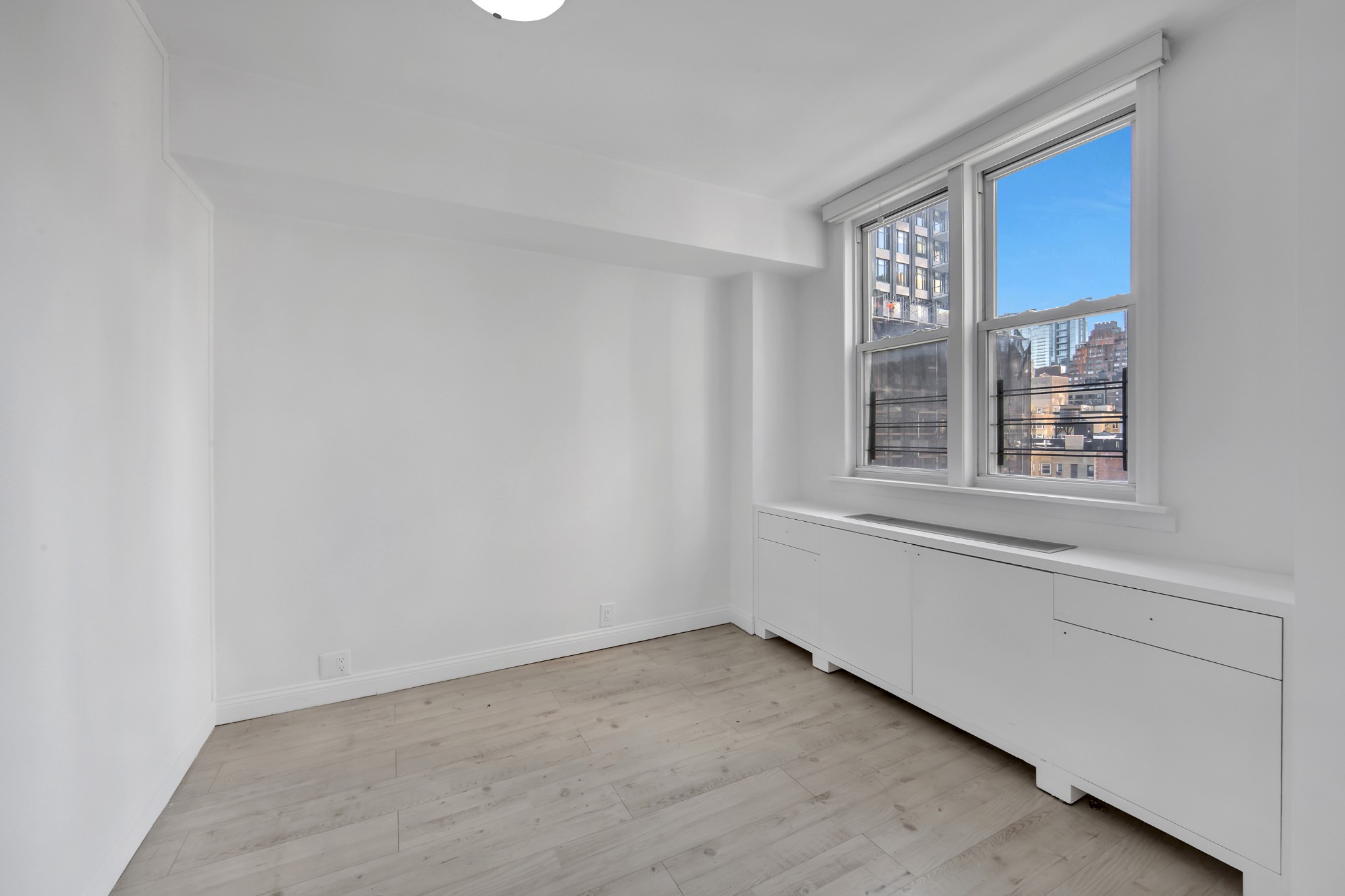 201 E 36th Street 15D