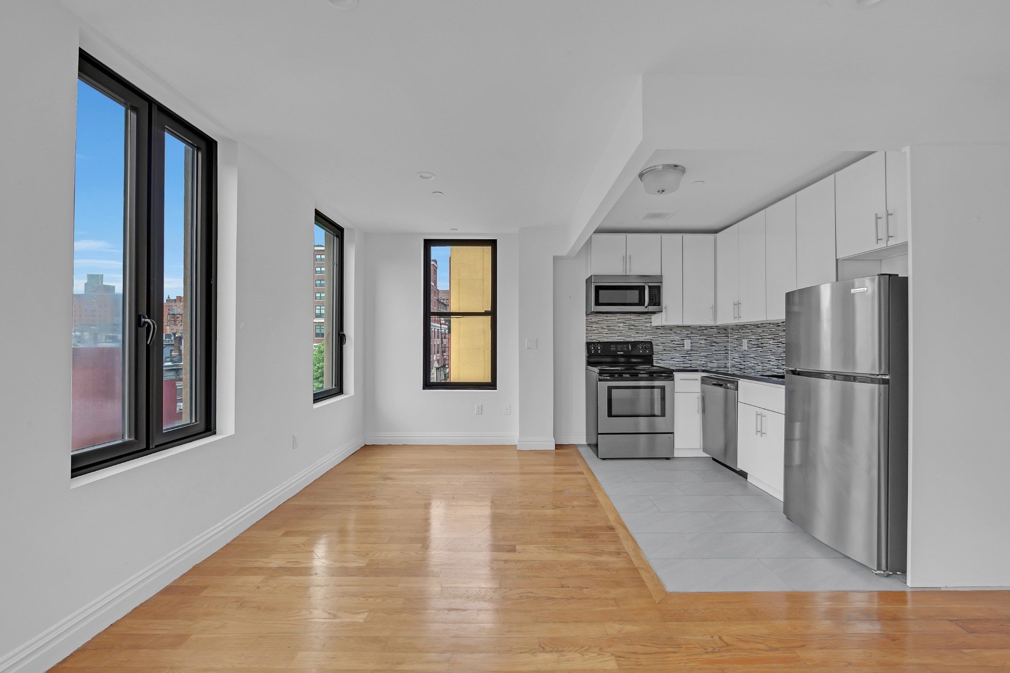 419 E 117th Street PH5