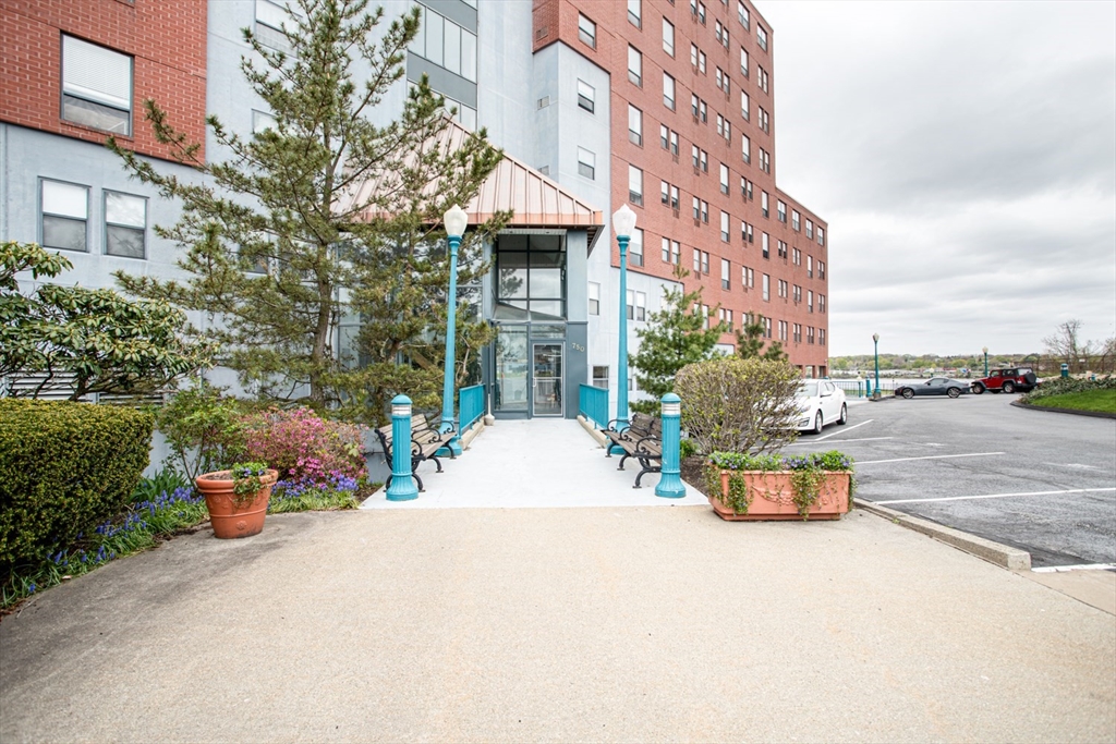 750 Davol St # 413
