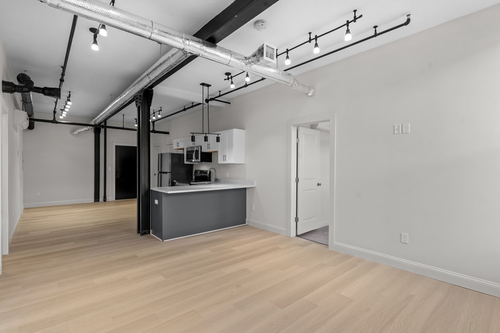 105 William St # 306