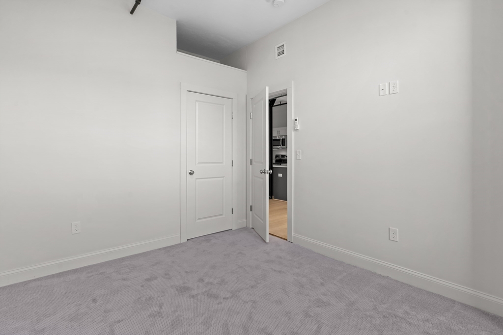 105 William St # 306