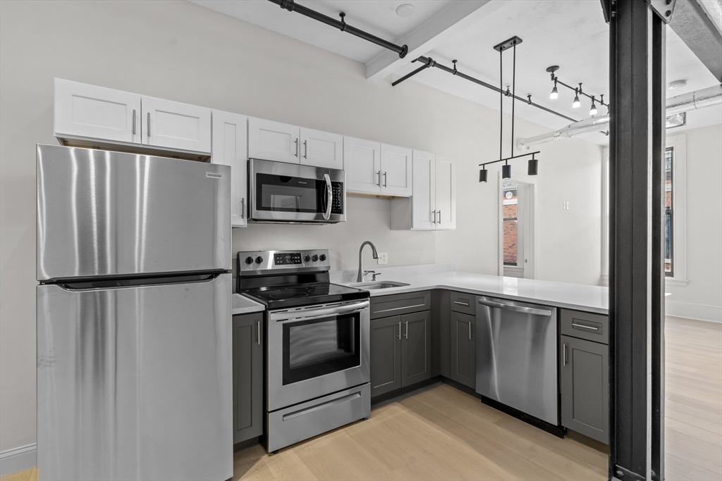 105 William St # 306
