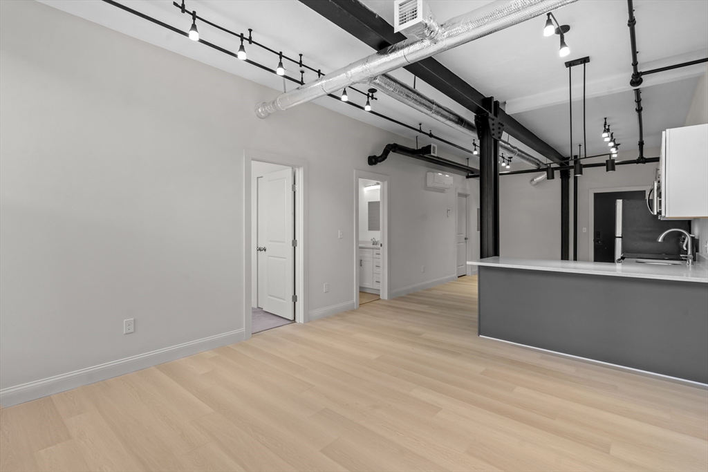 105 William St # 306