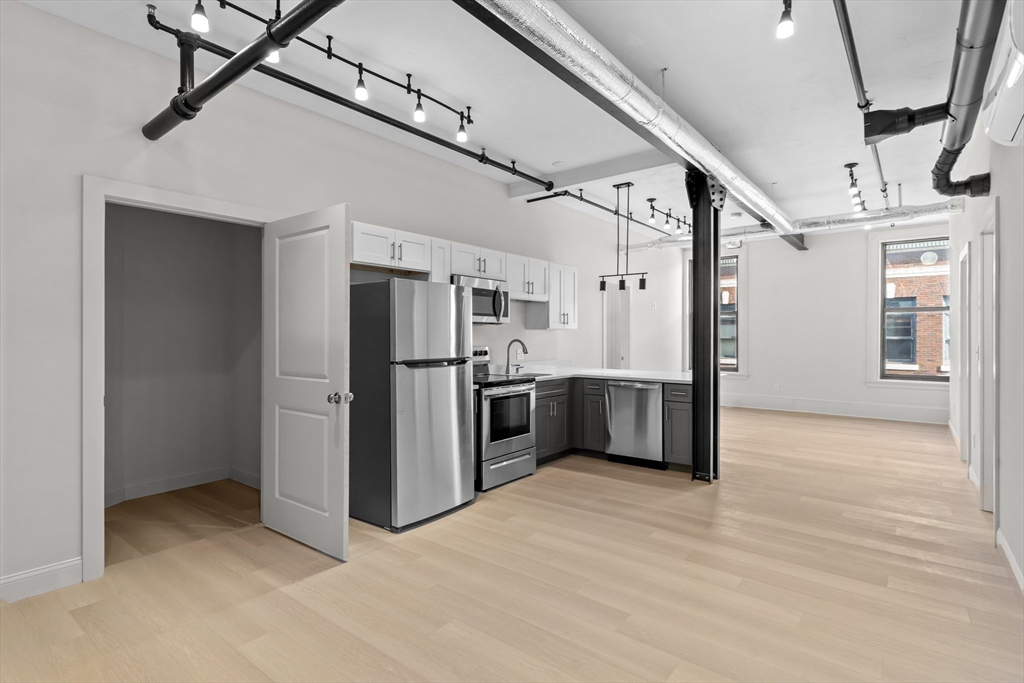 105 William St # 306