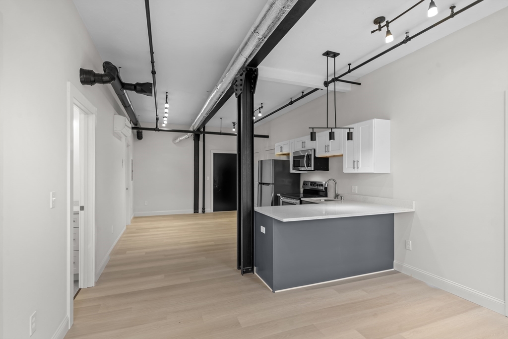105 William St # 306