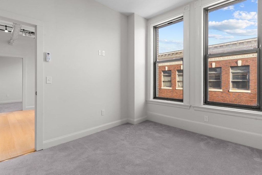 105 William St # 306