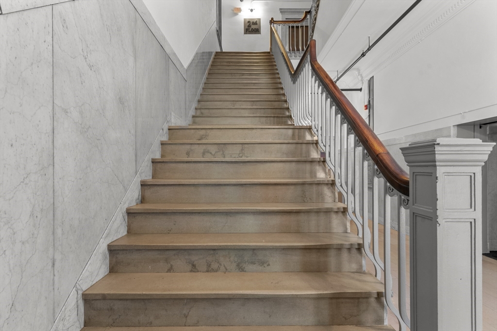 105 William St # 201
