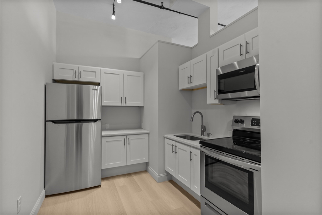 105 William St # 201