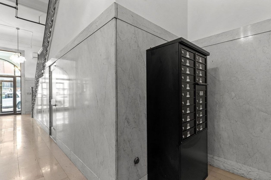 105 William St # 201