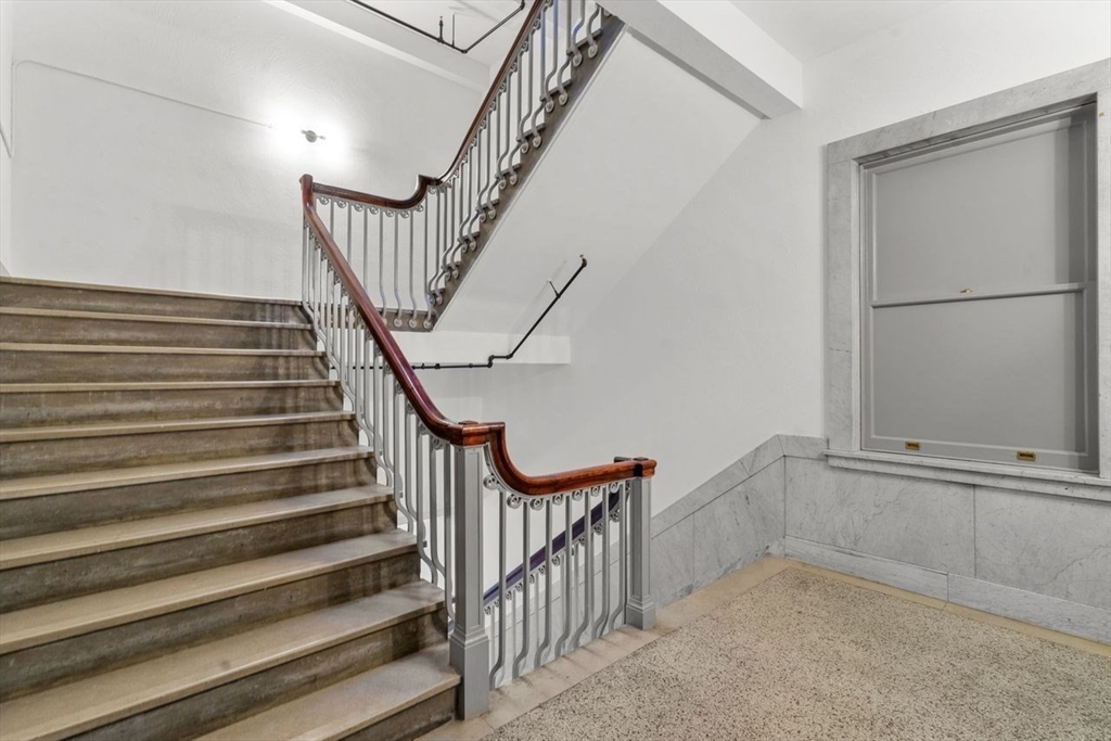105 William St # 201