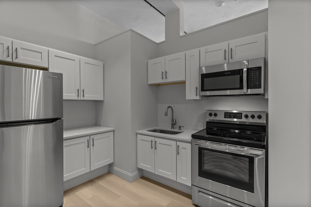 105 William St # 201