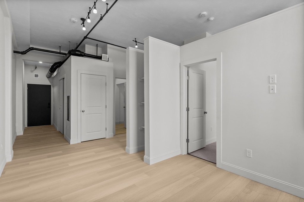 105 William St # 201