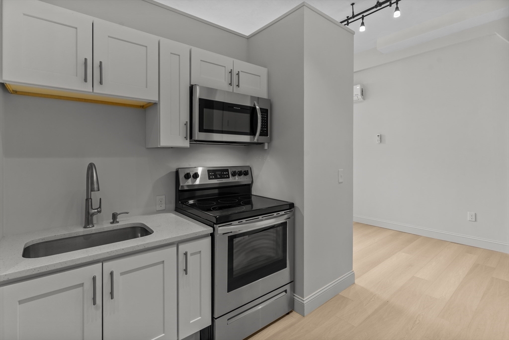 105 William St # 201