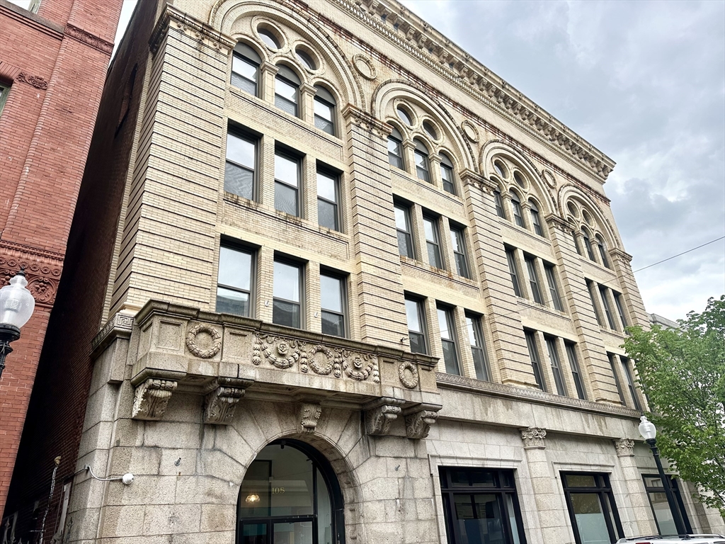105 William St # 201