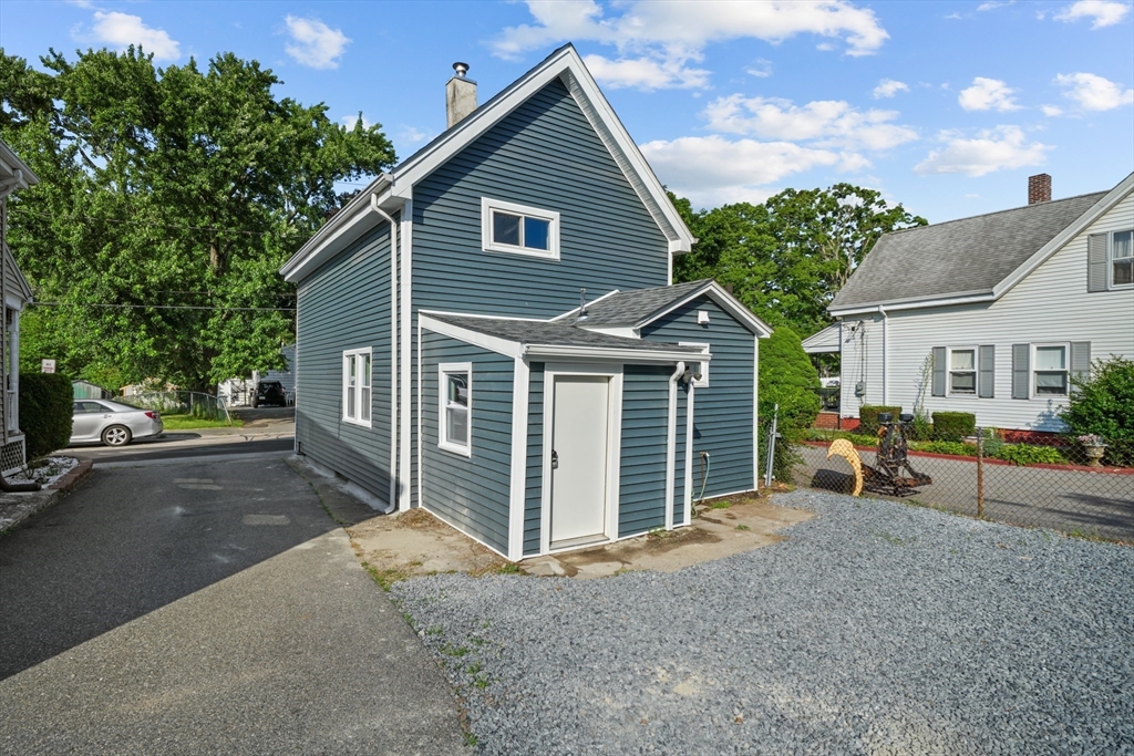 42 1/2 Floral St