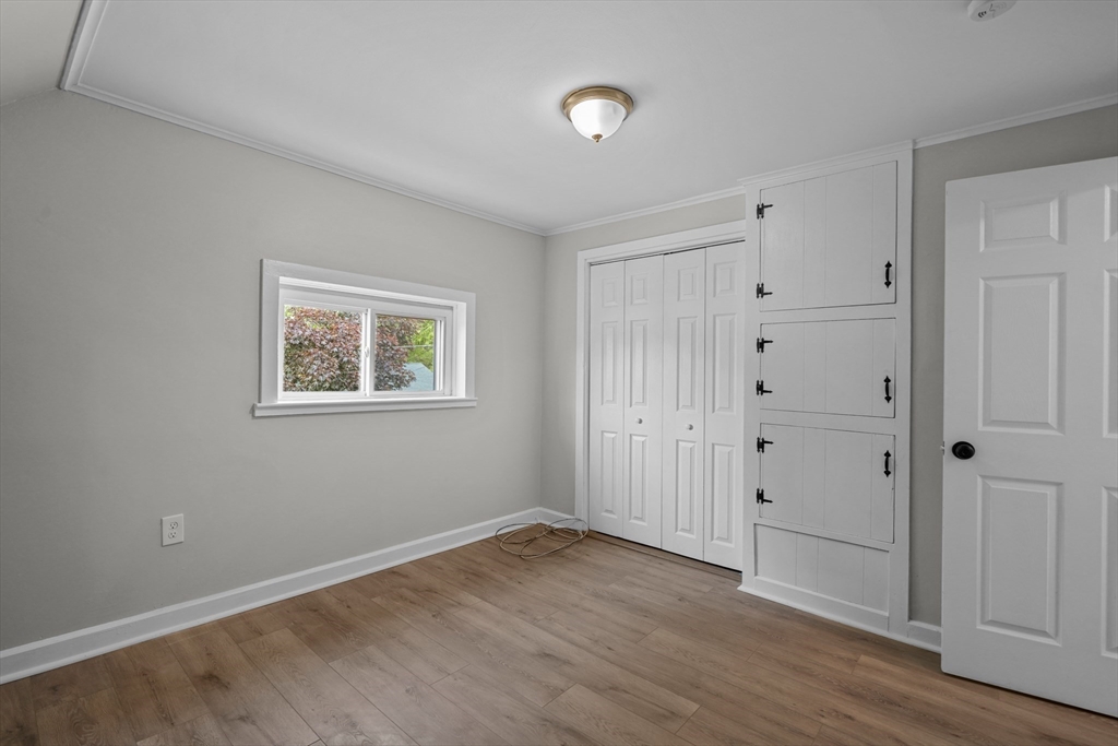 42 1/2 Floral St