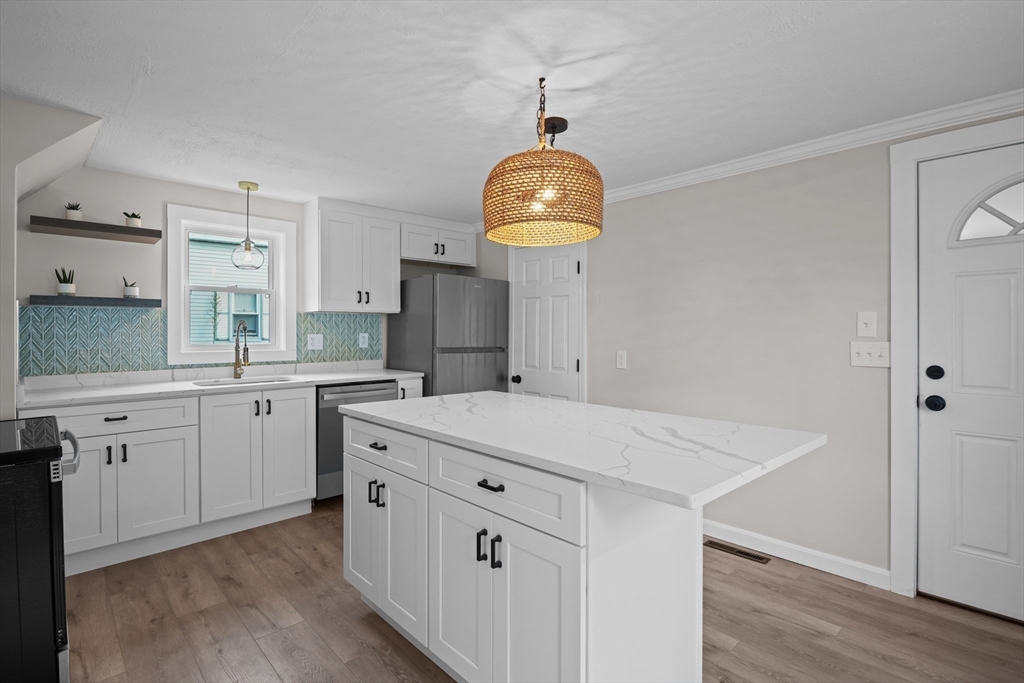 42 1/2 Floral St