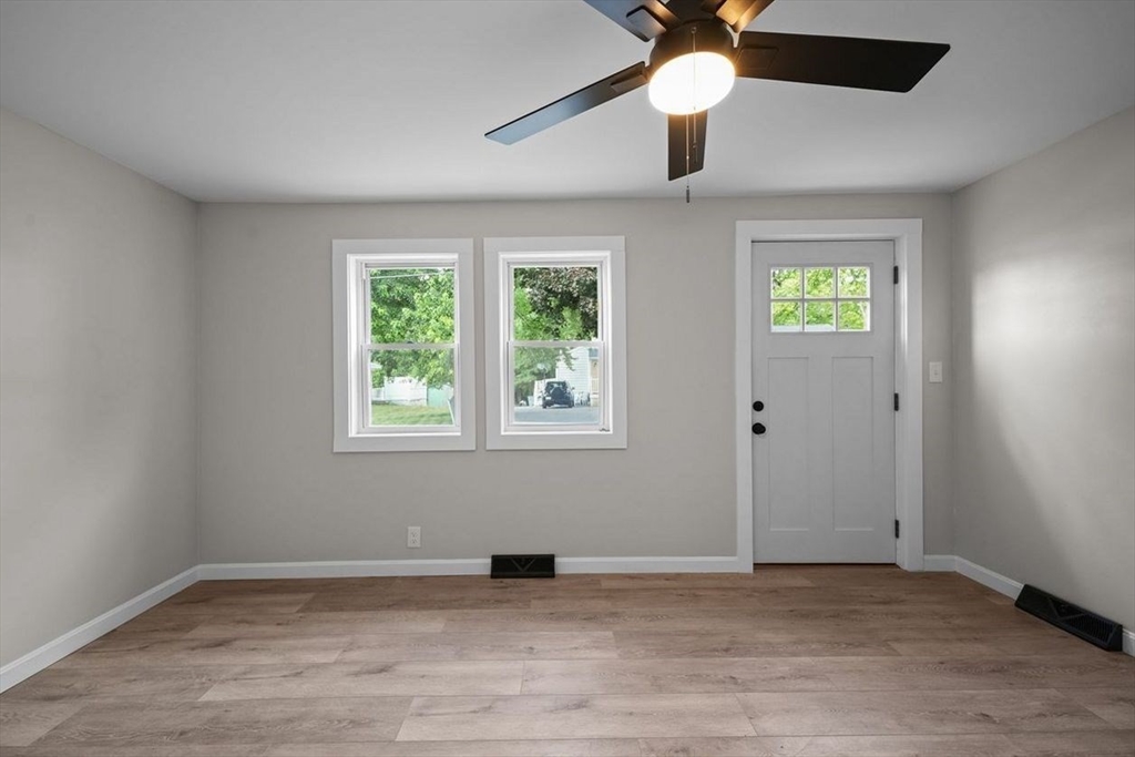 42 1/2 Floral St