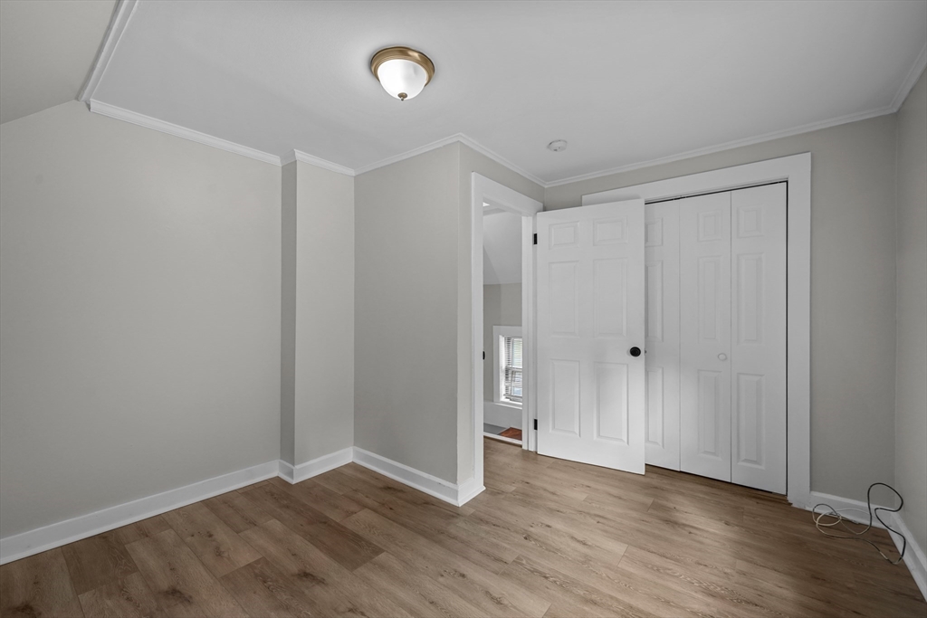 42 1/2 Floral St