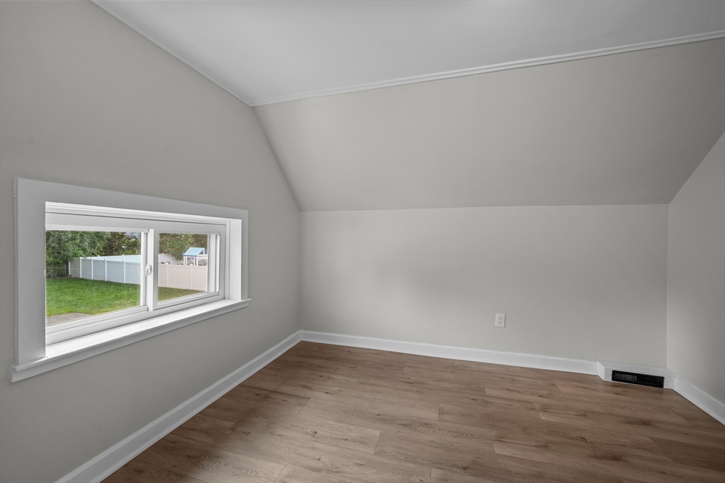 42 1/2 Floral St