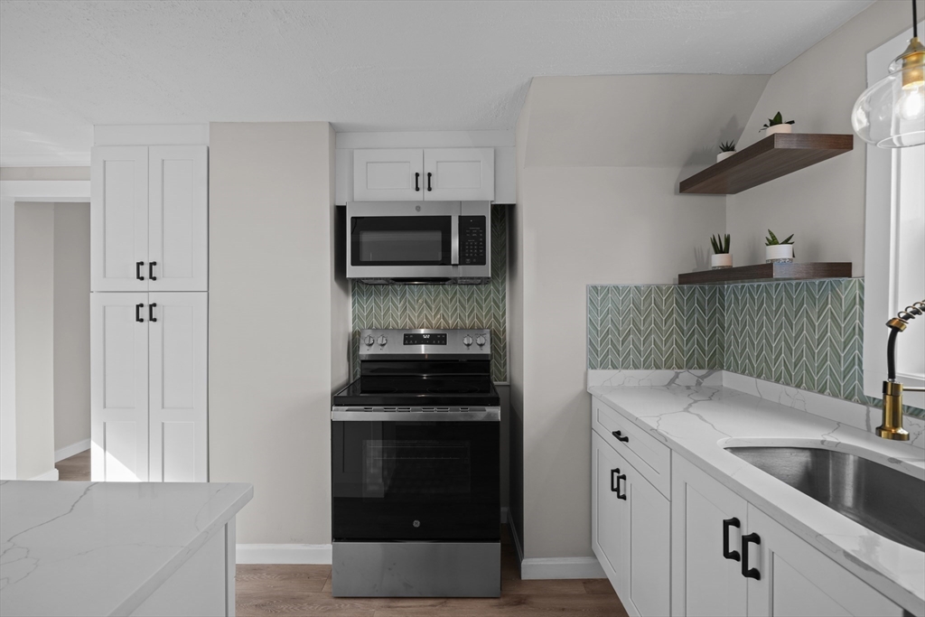 42 1/2 Floral St