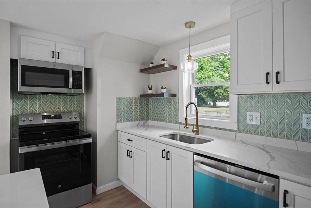 42 1/2 Floral St