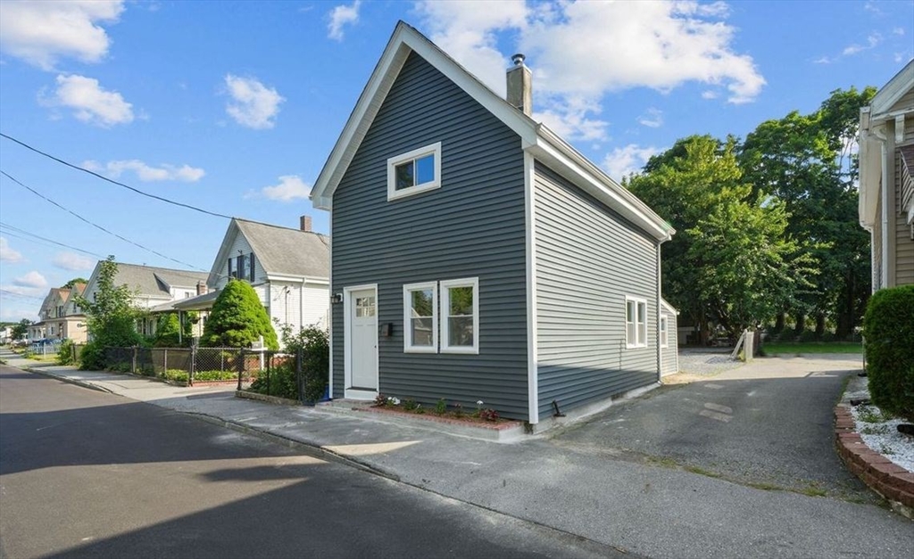 42 1/2 Floral St