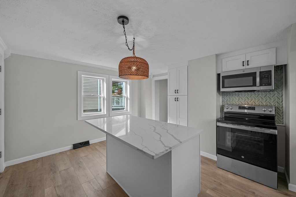 42 1/2 Floral St