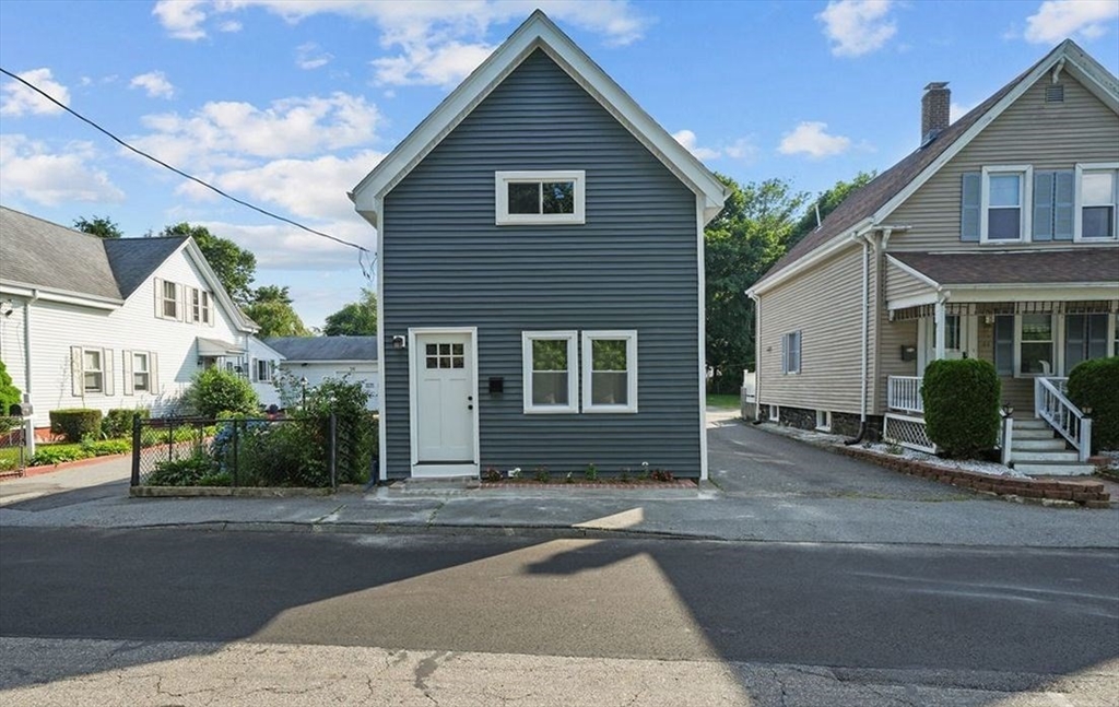 42 1/2 Floral St