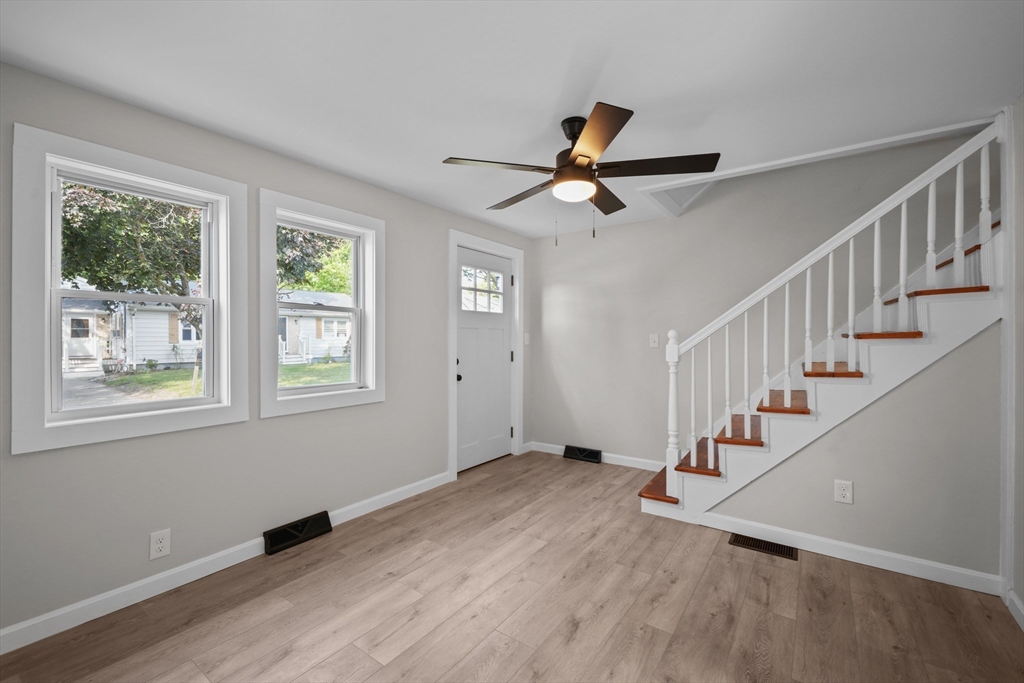 42 1/2 Floral St